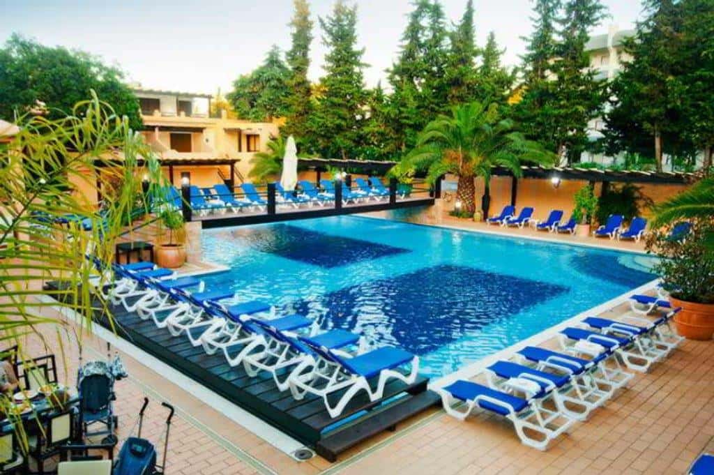 Stunning 2 bedroom apartment in Oura (oct-may only)
