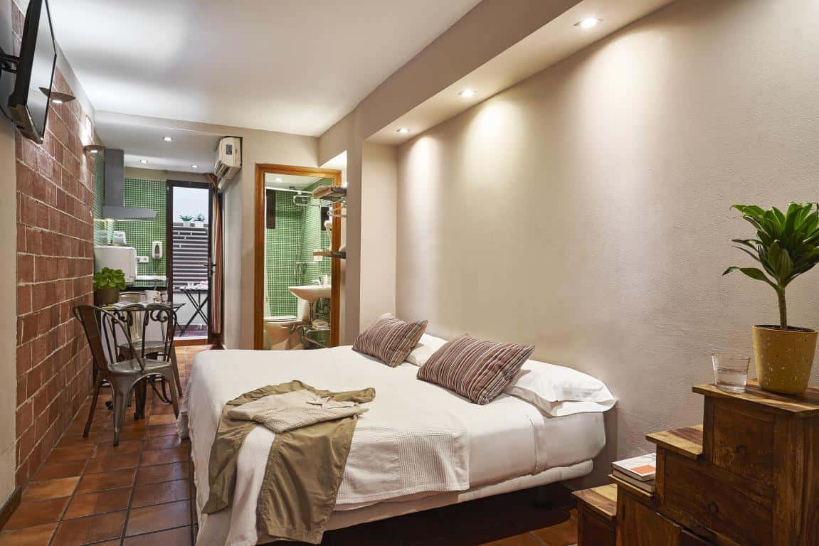 Guardia DW2-903 · Comfy studio steps from Ramblas