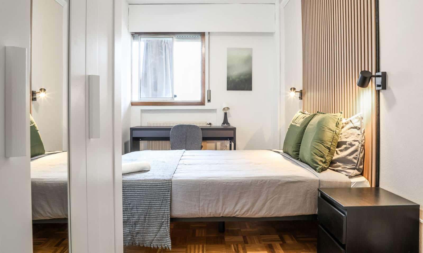 Double bed in Rooms for rent in Madrid