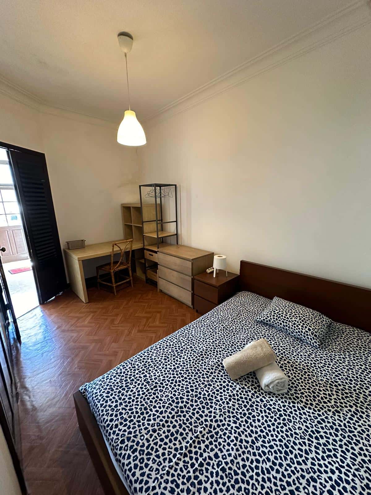 Room in a 4-bedroom apartment in Porto - Room 4
