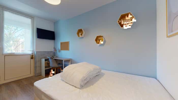 Listing photo thumbnail