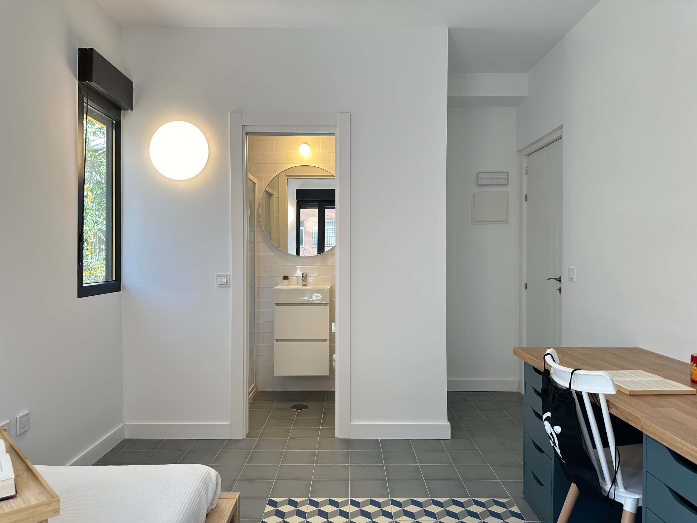 Calle de Albasanz, 37 (ONLY STUDENTS)