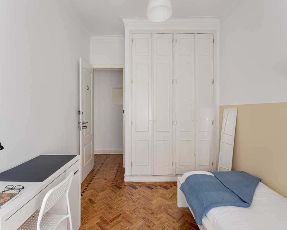 Cosy room in 8-bedroom apartment in Benfica, Lisbon - Room 5