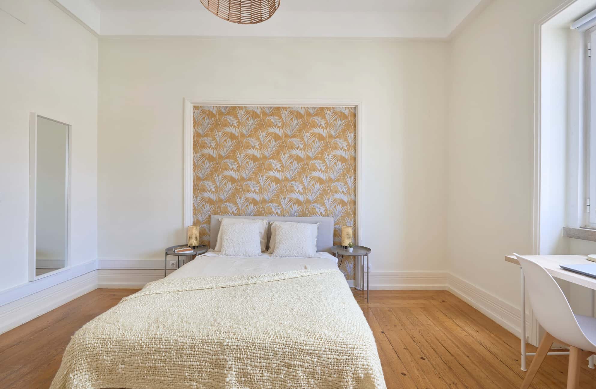 Bedroom in a 10-bedroom apartment in Lisbon (1min from metro station) - Room 1