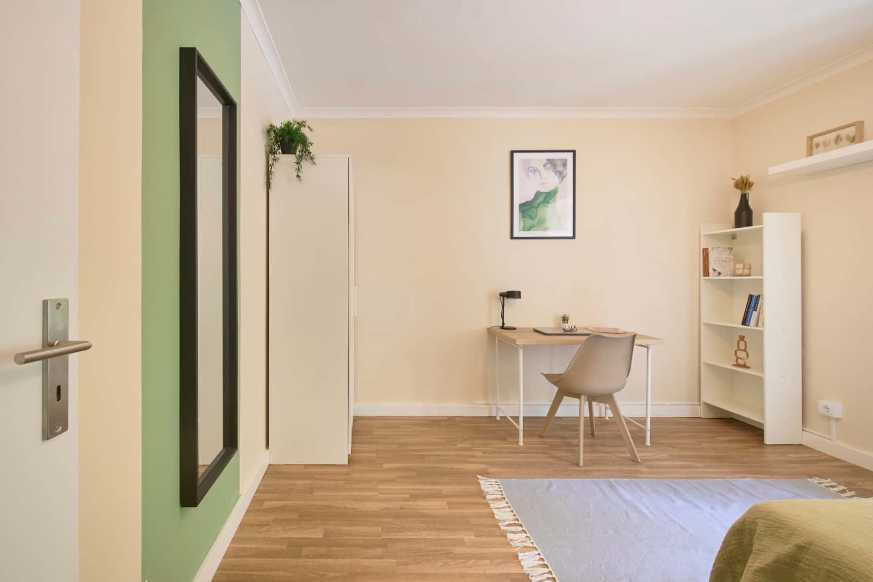 Bedroom in a 9-bedroom apartment in Lisbon (1min from metro station) - Room 2