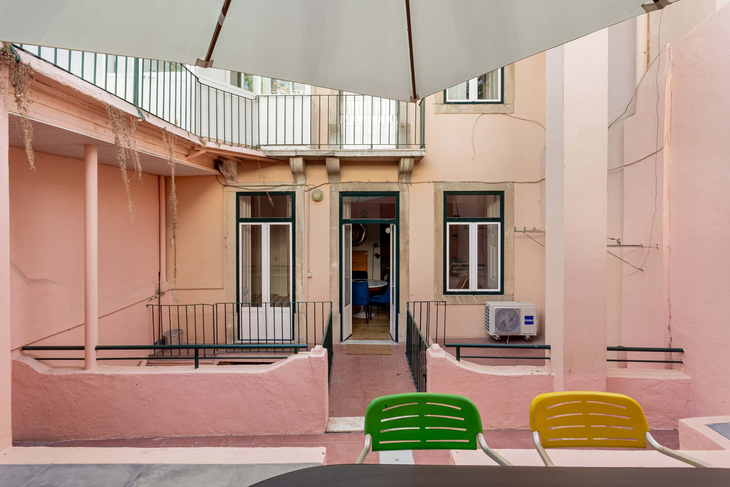 Spacious 2-bedroom apartment with patio