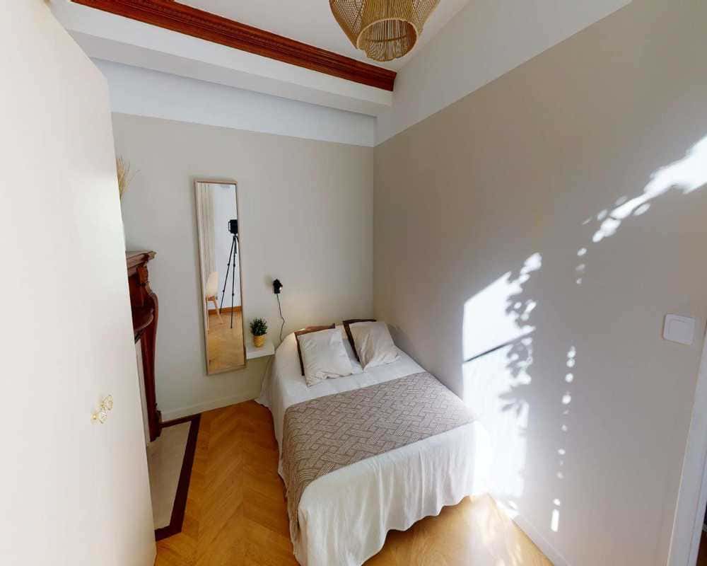 Chambre dans le Rue Danton