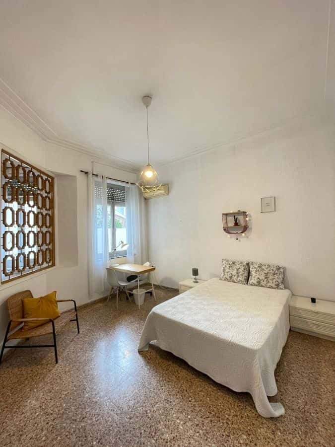 Habitación en piso de 4 habitaciones en Eixample