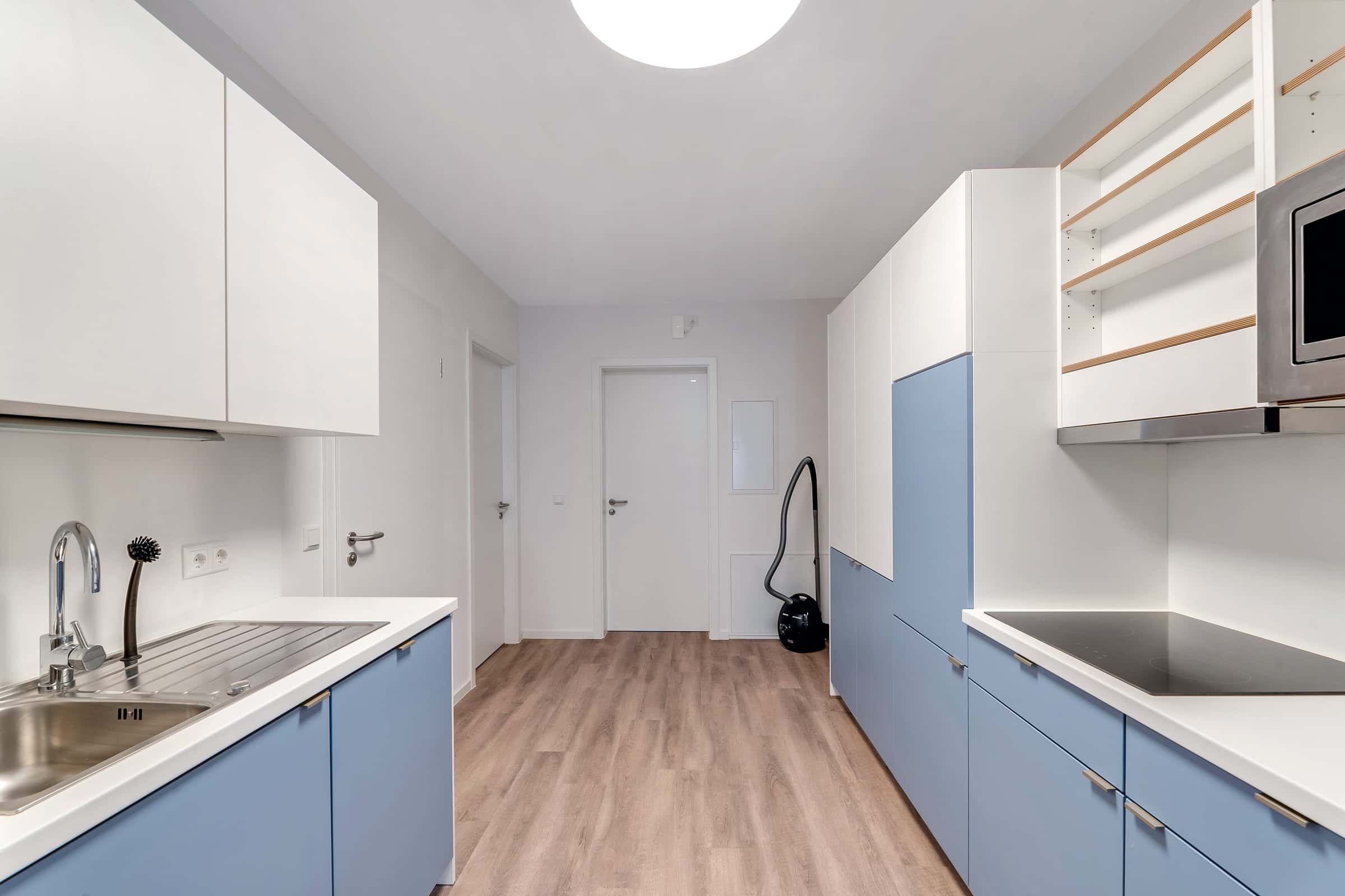 Fully furnished private room in a 5 people shared mixed apartment