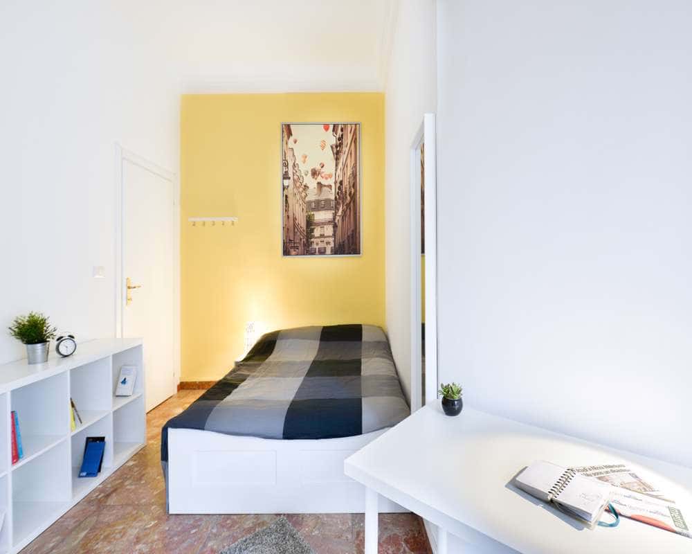 Stanza in Corso Giulio Cesare