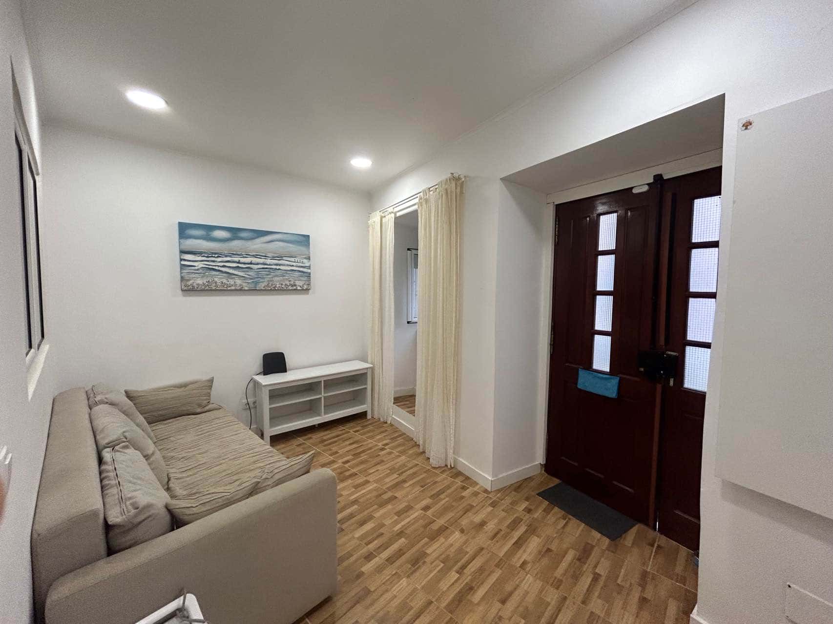 Cozy T1 Apartment for rent in Lisbon by Roomless