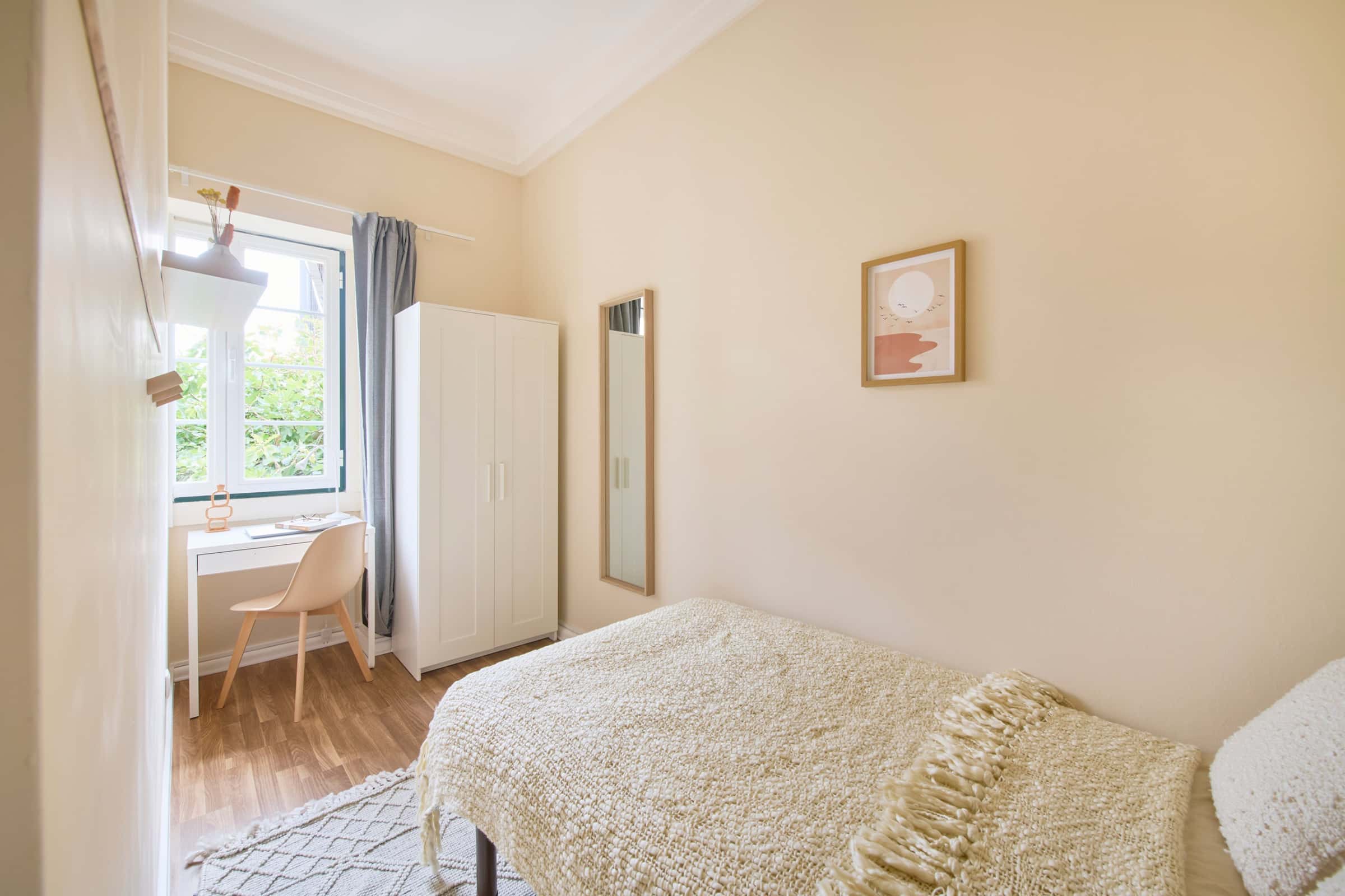 Room in Lisbon, close to the metro station Alameda - Room 10