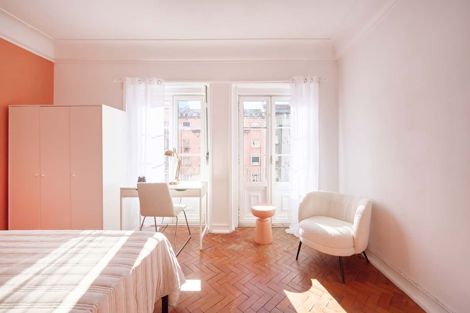 Room 2 - 76. Av João XXI 28 4E