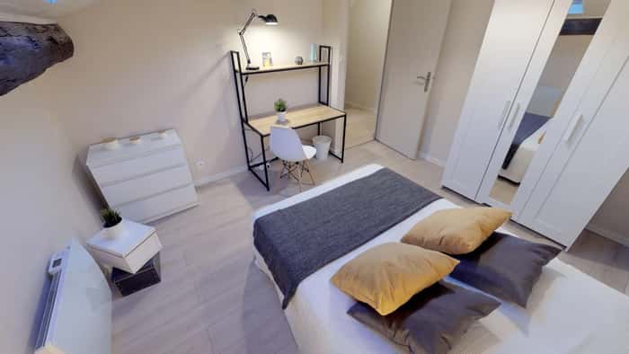 Listing photo thumbnail