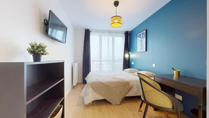 Listing photo thumbnail