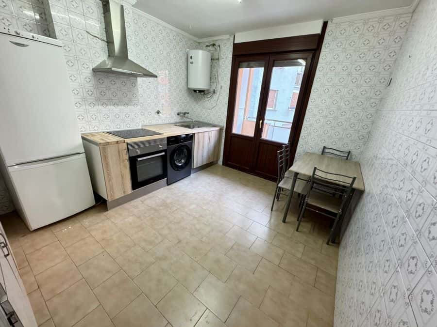 Habitación en piso de 3 habitaciones en Abando