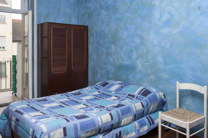 Listing photo thumbnail