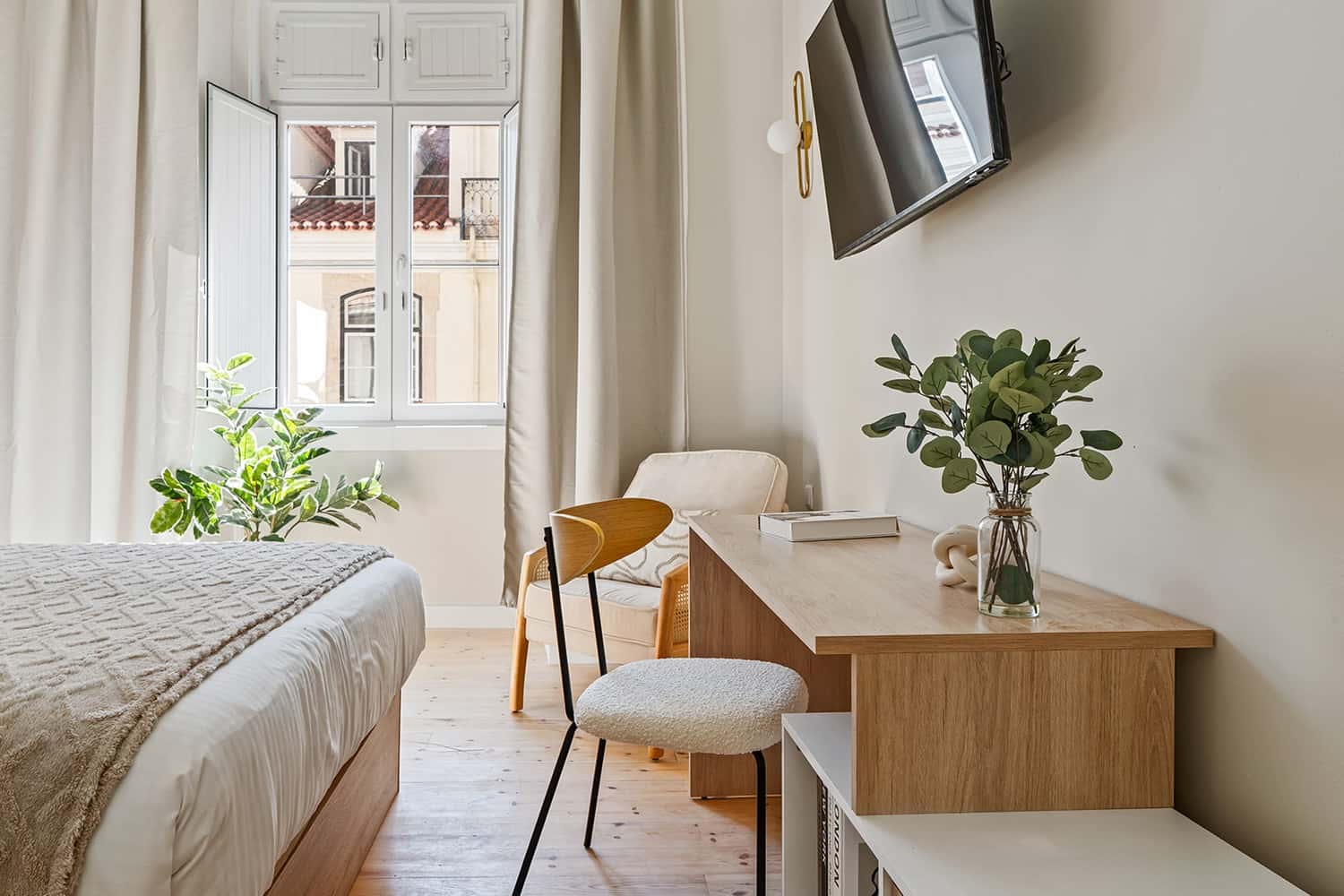 Room 4  - 85. Rua Nova do Almada 80 2E