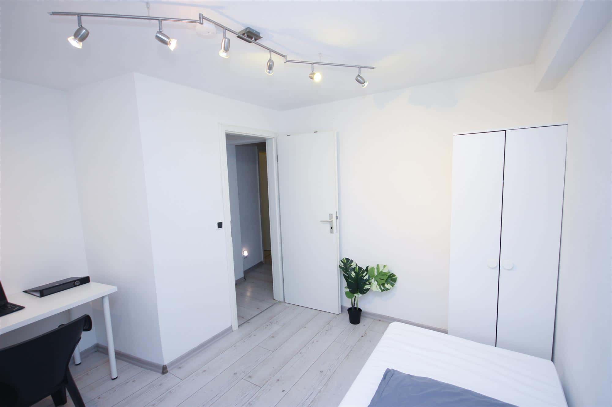 Habitación en Endersbacher Straße, Stuttgart para 60 m² con 4 dormitorios