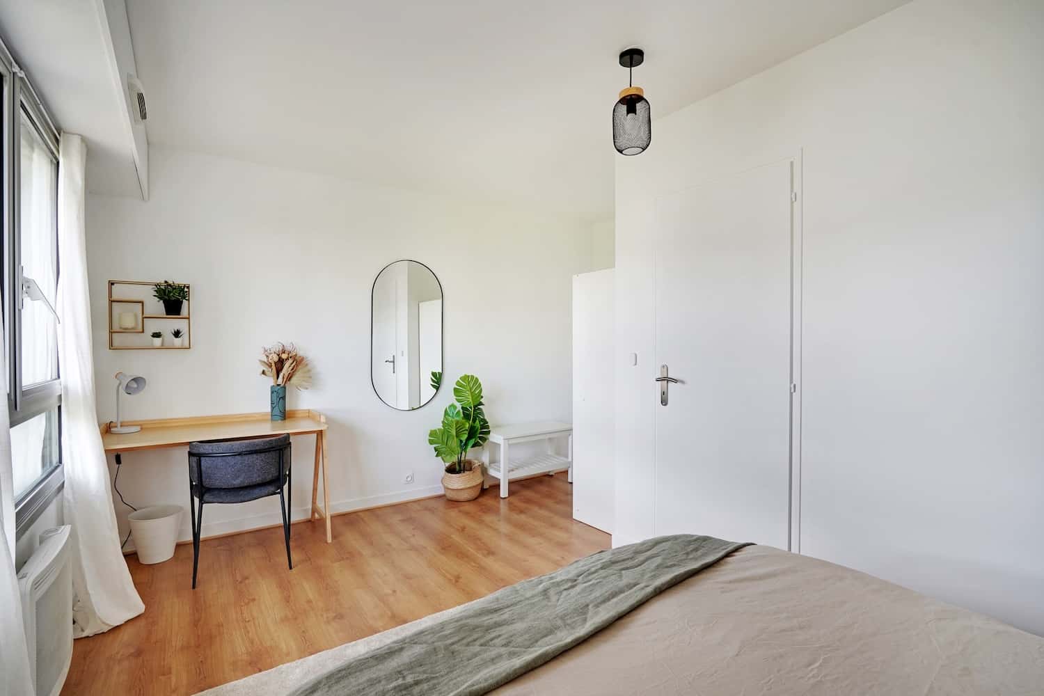 Move into this 13 m² room with a view
