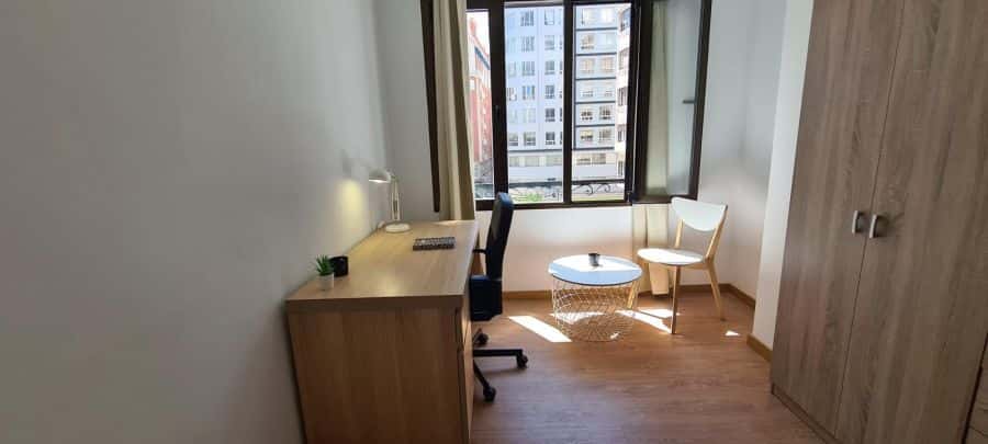 Habitación en piso de 7 habitaciones en Ciutat Vella