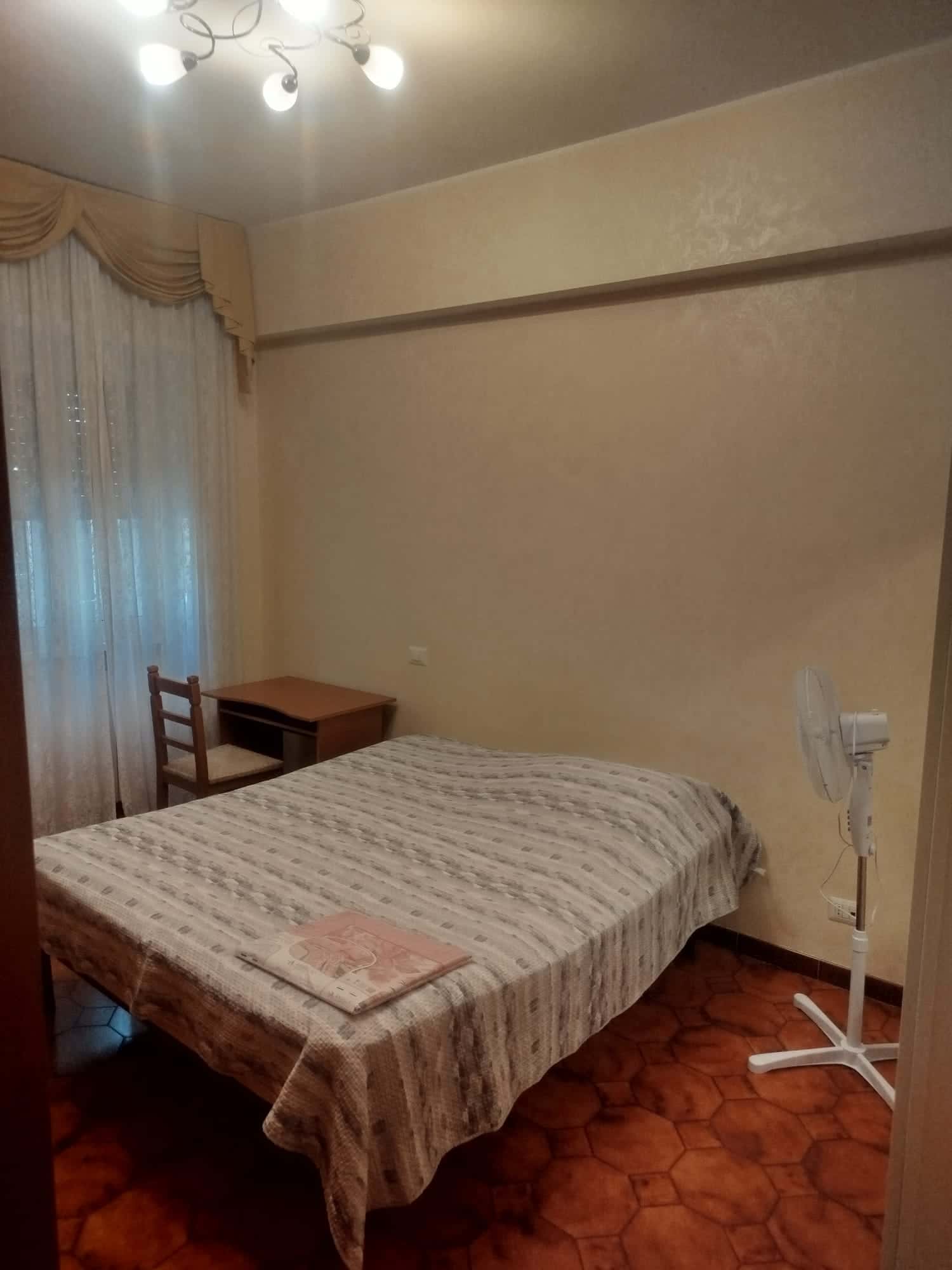 Quarto em Via Luigi Ferretti, Roma para 130 m² com 4 quartos