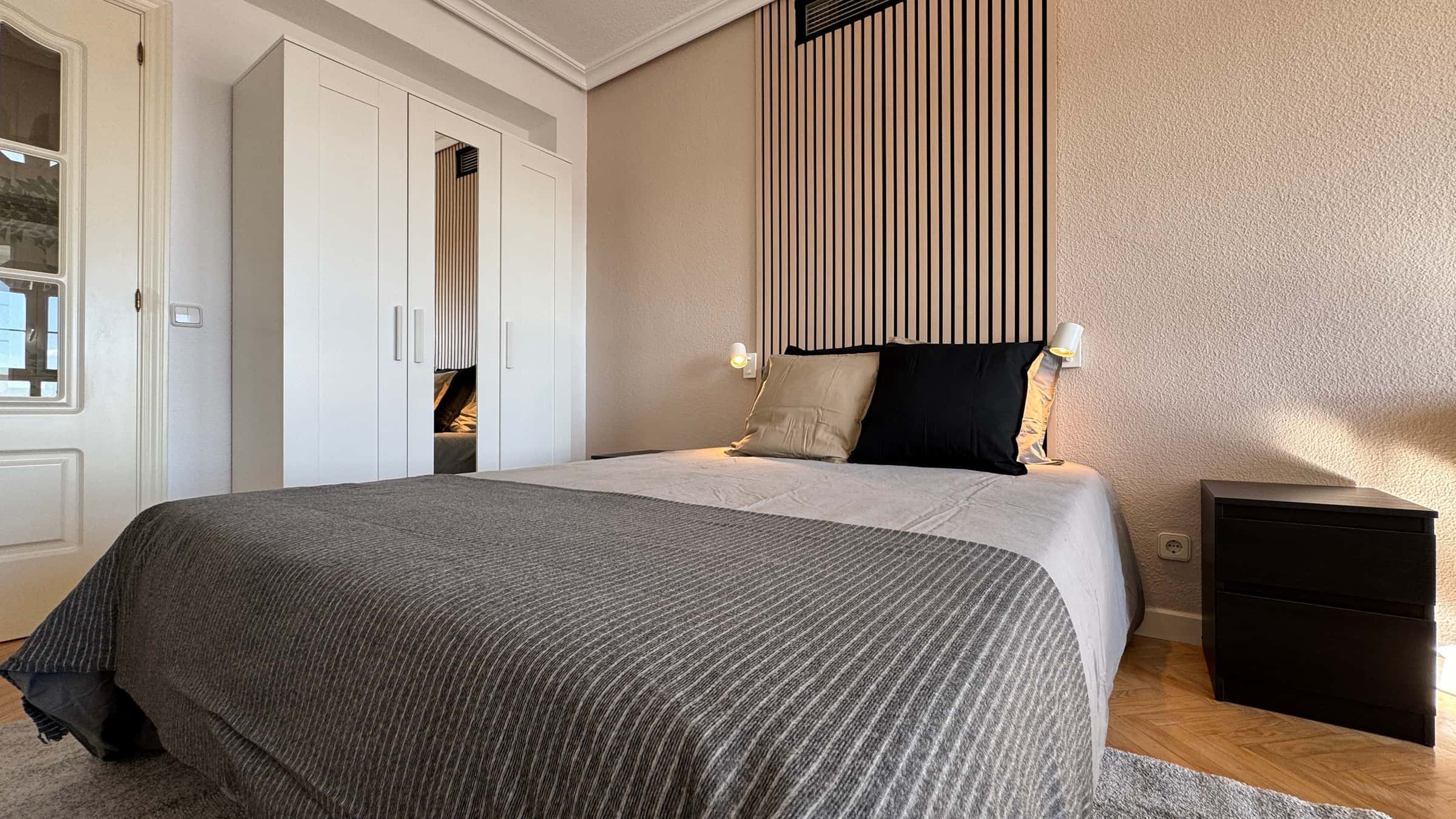 Chambre dans Calle de Tribaldos, Madrid pour 80 m² avec 4 chambres