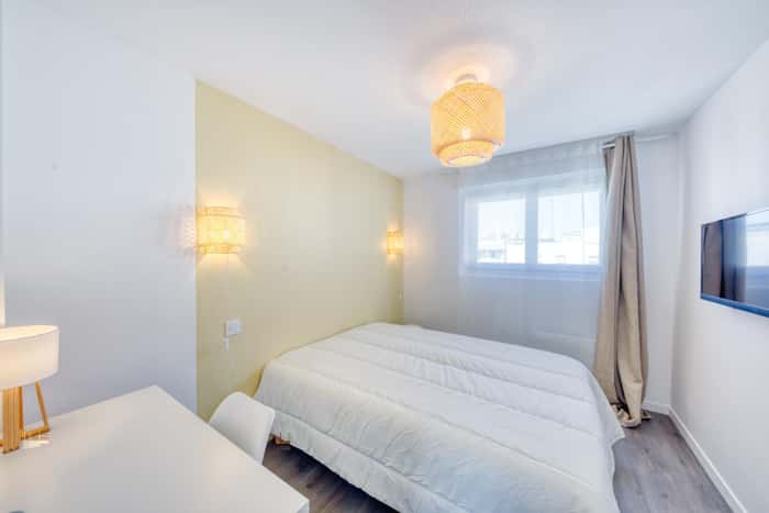 Listing photo thumbnail