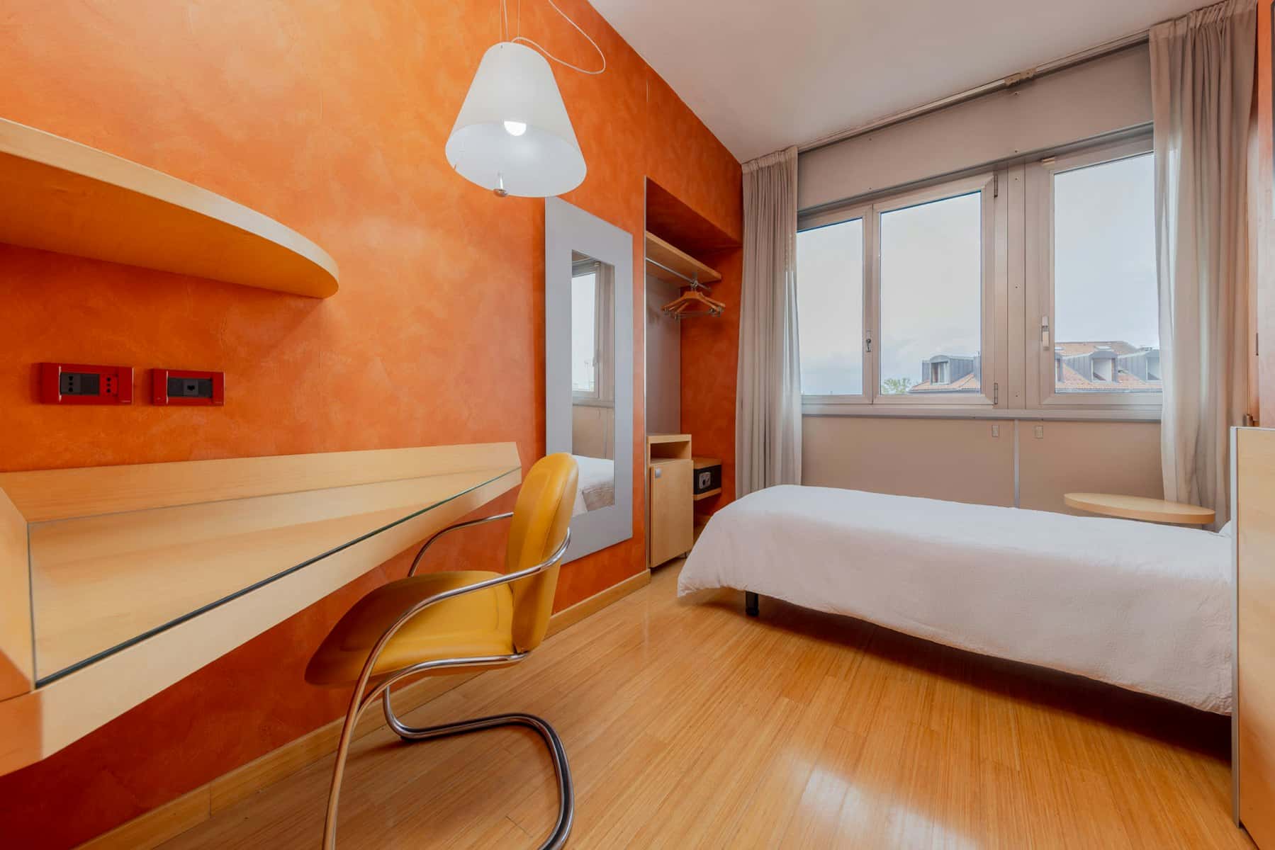 Room in Lungo Dora Napoli, Torino for 1100 m² with 10 bedrooms