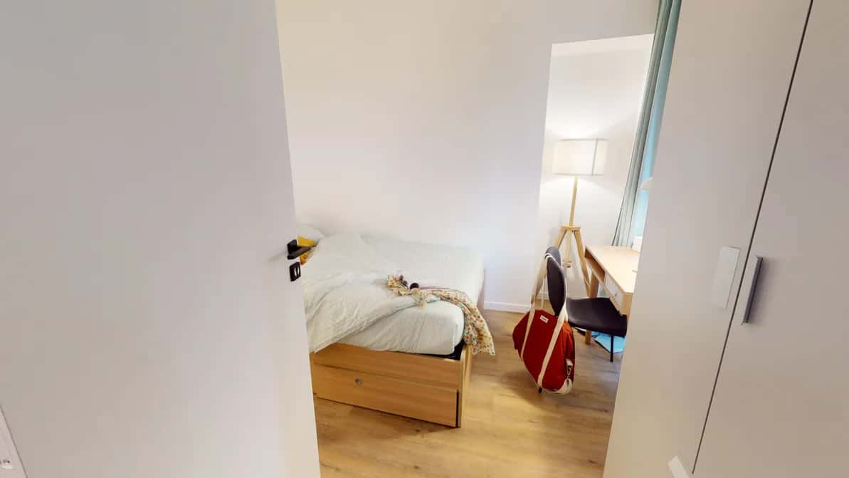 Zimmer in Boulevard Marguerite de Rochechouart, Paris für 103 m² mit 4 Schlafzimmer