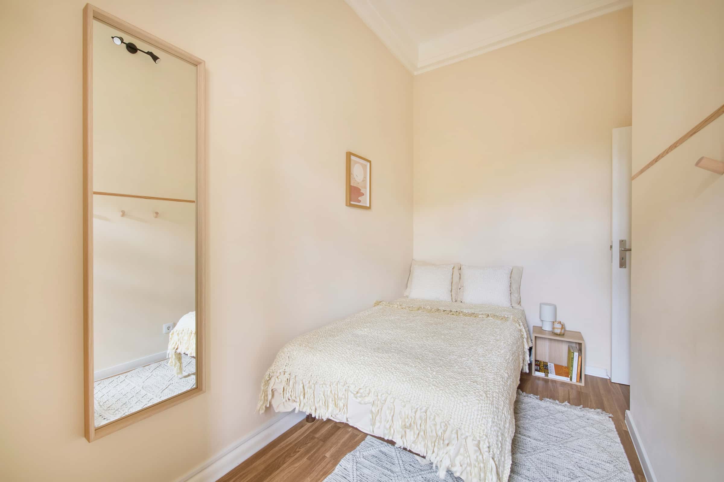 Room in Lisbon, close to the metro station Alameda - Room 10