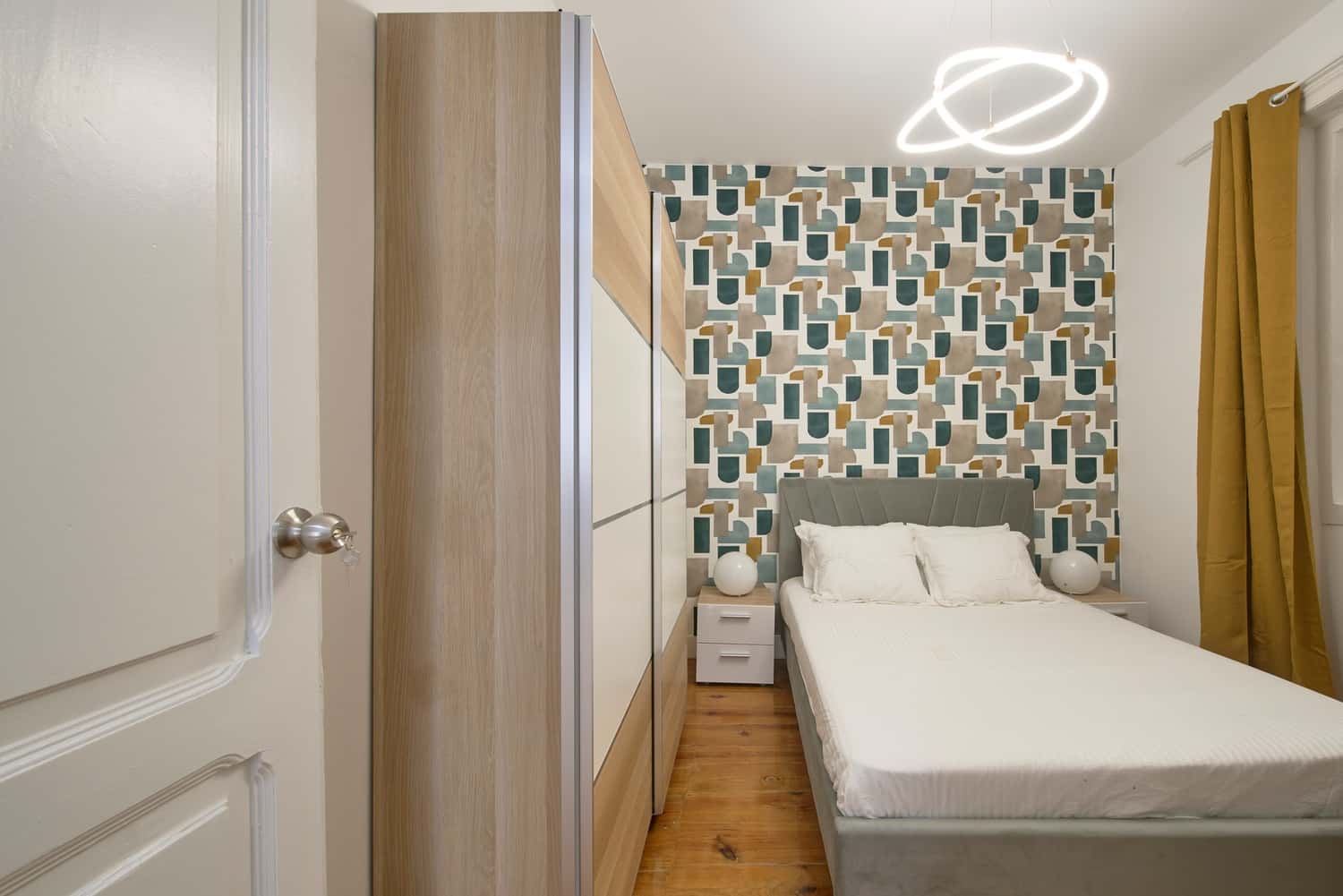 Room 6 - 102. R.Cidade da Horta 36 1