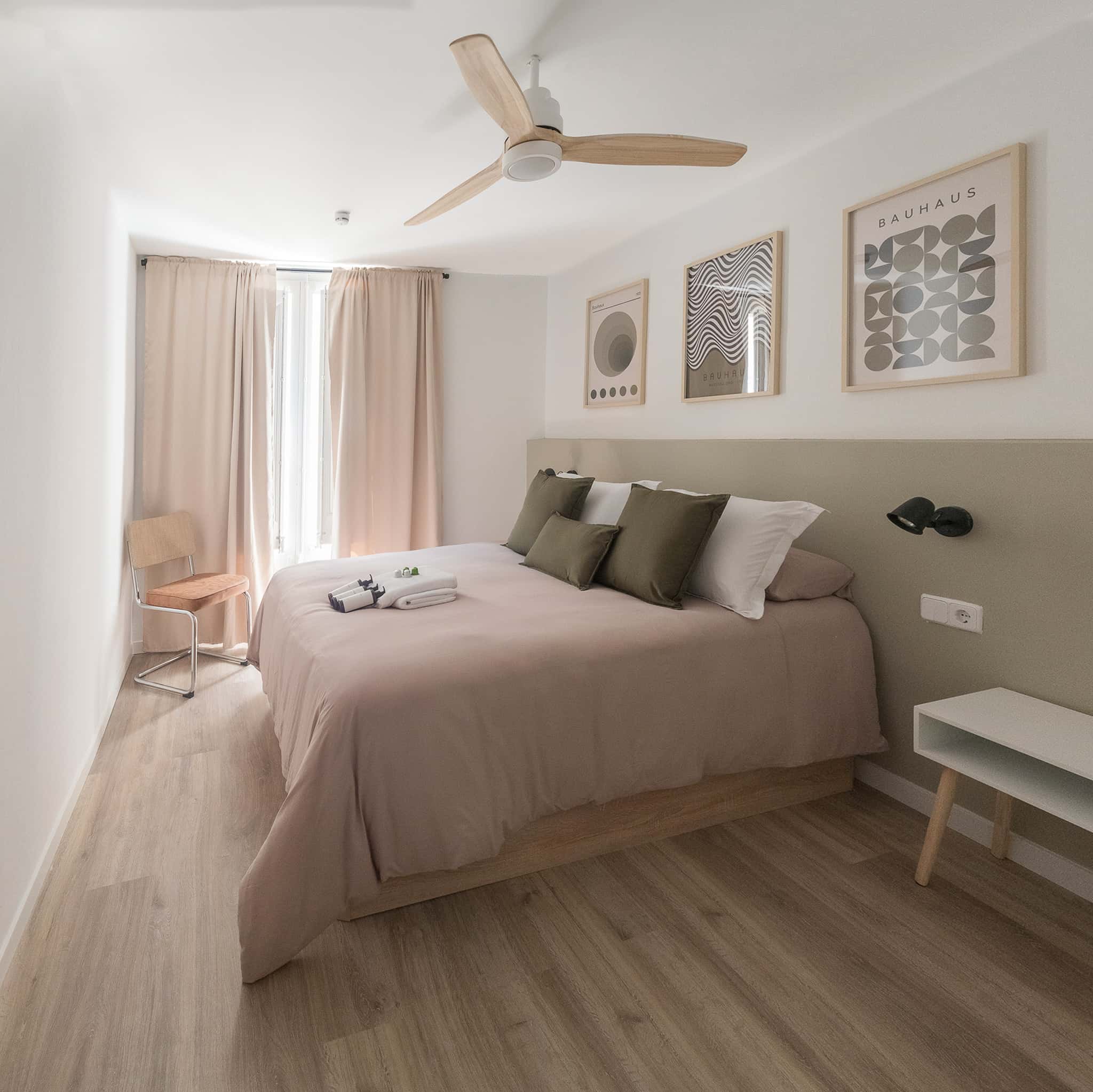 Habitación cama doble con proyector smart R4