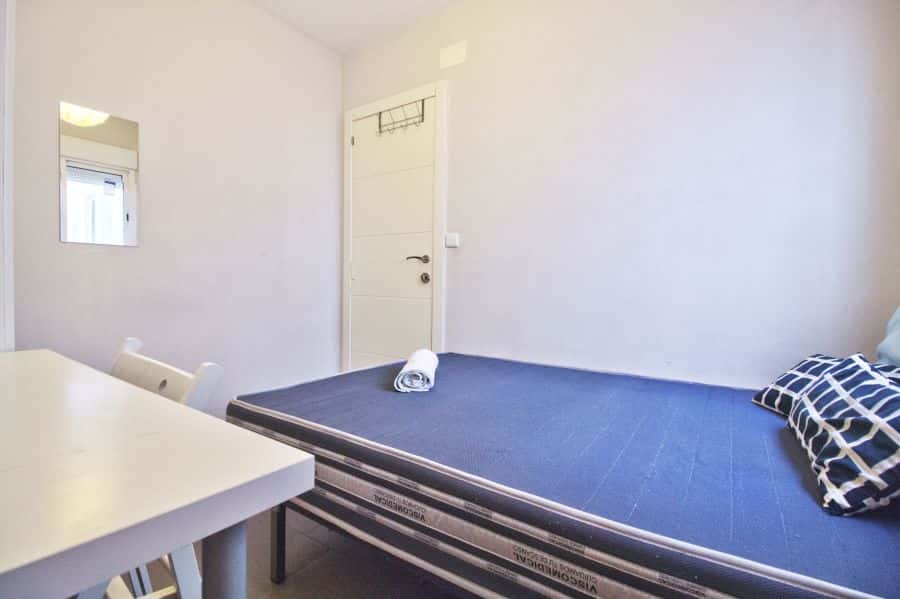 Habitación en piso de 4 habitaciones en Algirós