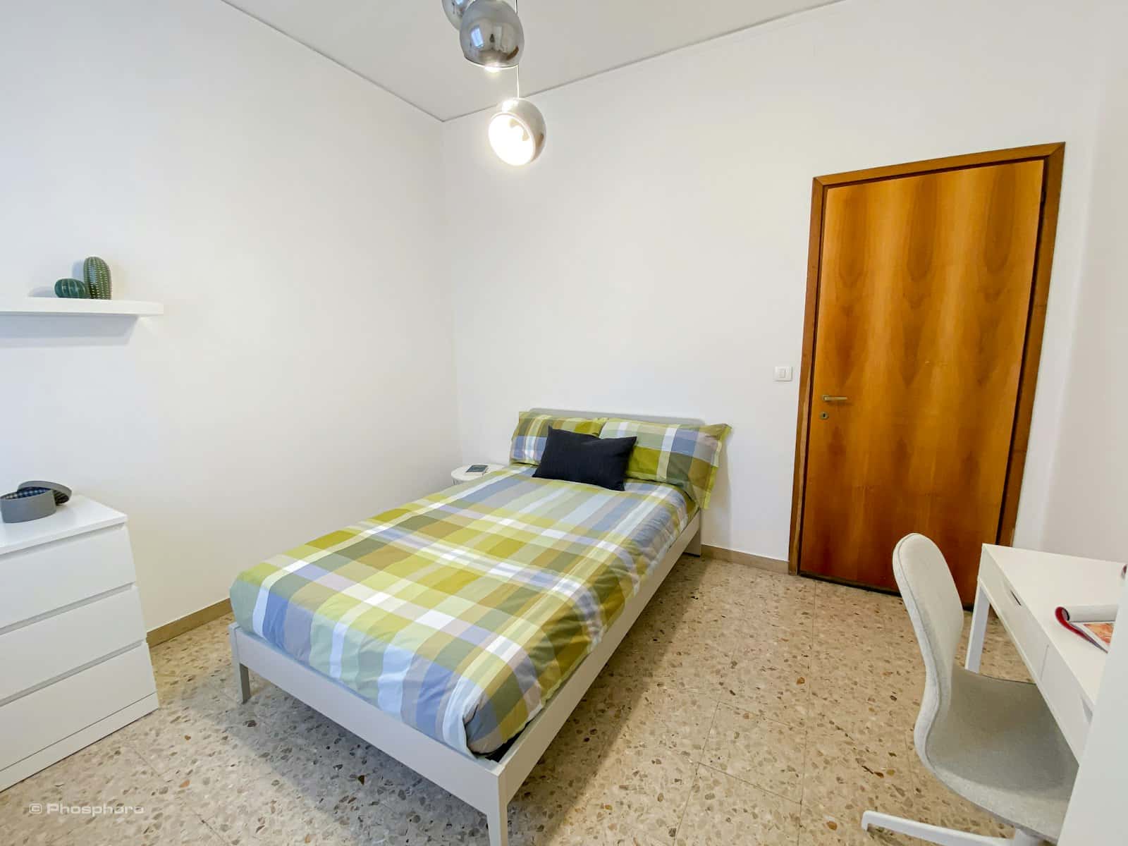 Stanza in Via Gino Trainotti, Verona di 130 m² con 5 camere