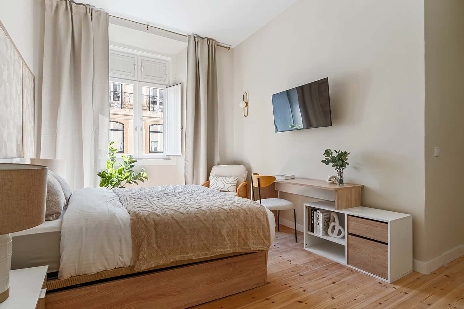 Room 4  - 85. Rua Nova do Almada 80 2E