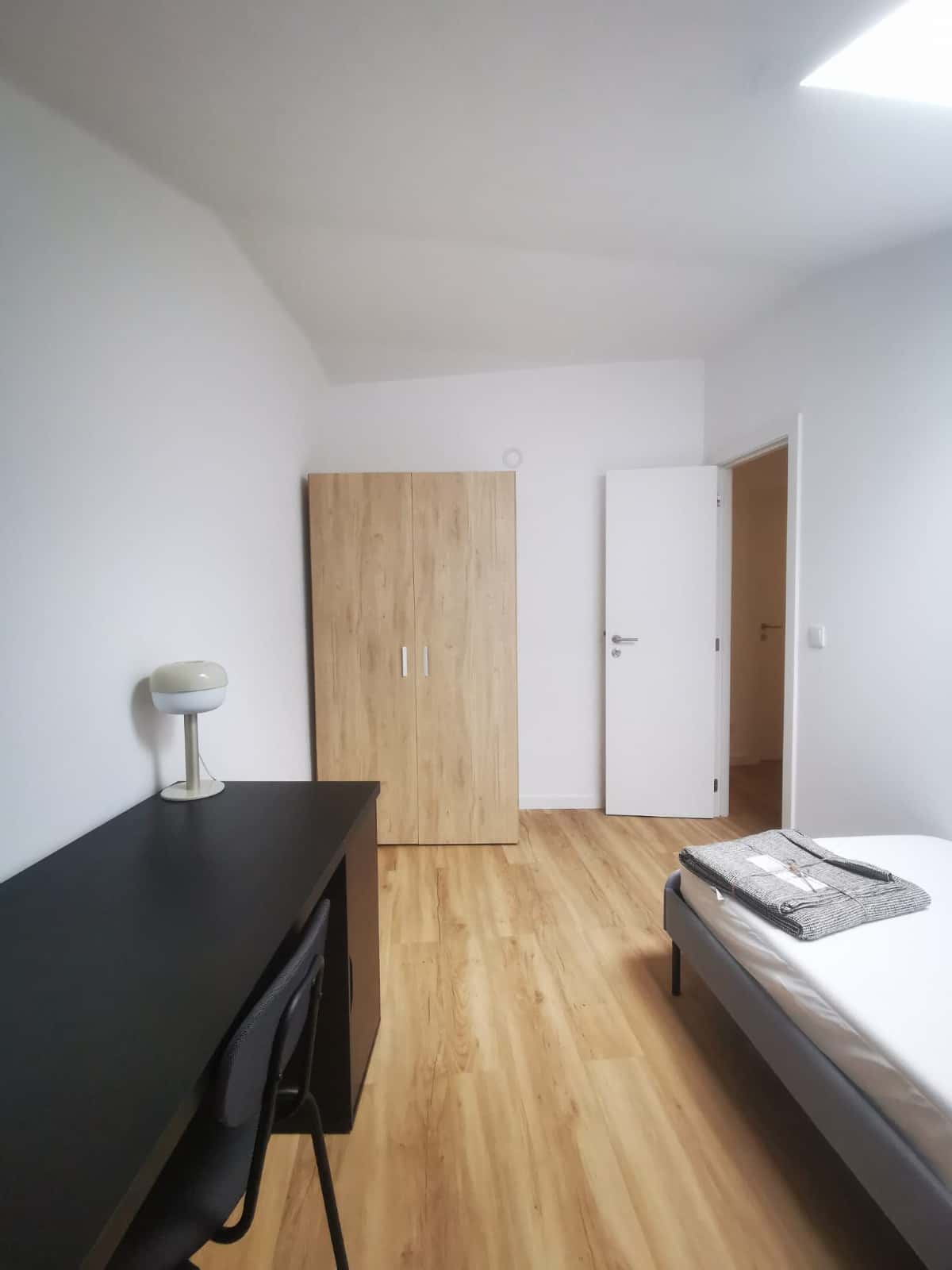 Room in a 8-bedroom apartment in Rua de Vale Formoso, Porto - Room 6