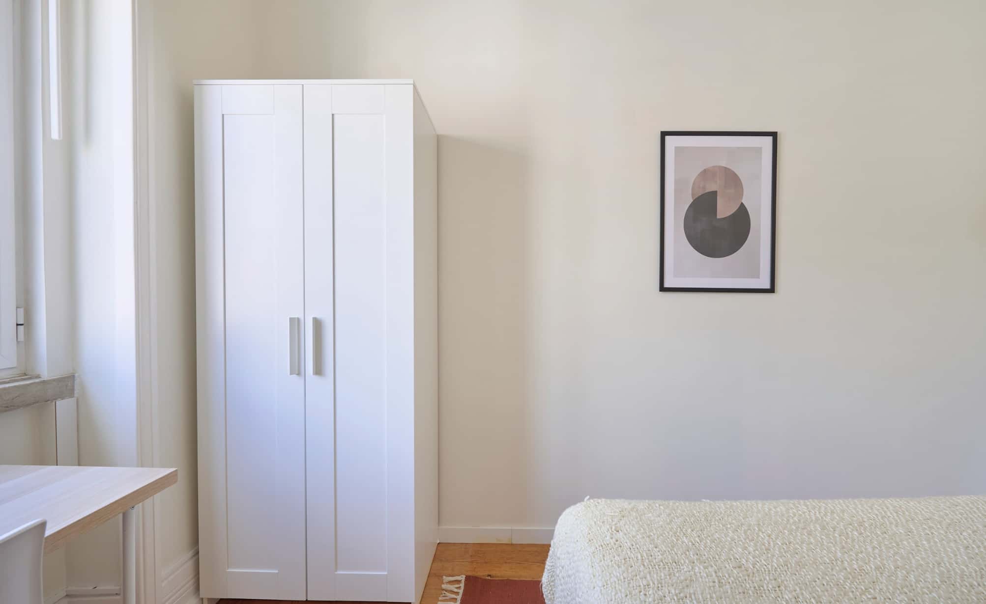 Bedroom in a 10-bedroom apartment in Lisbon (1min from metro station) - Room 3