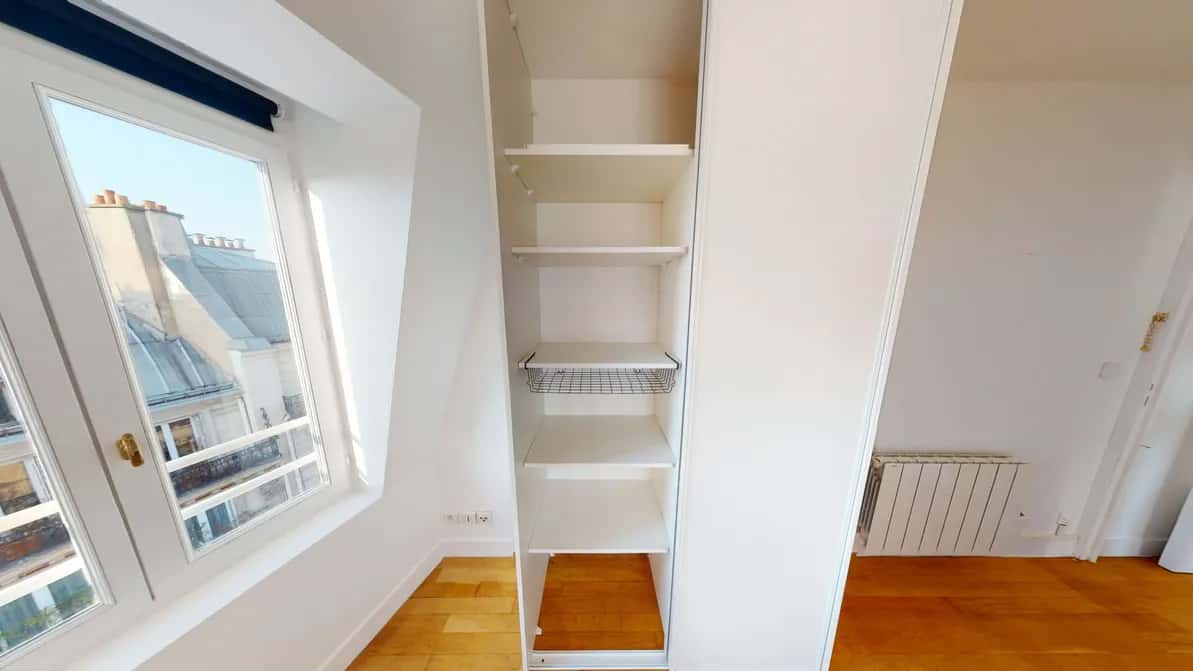 Room in Rue du 4 septembre, Paris for 84 m² with 4 bedrooms