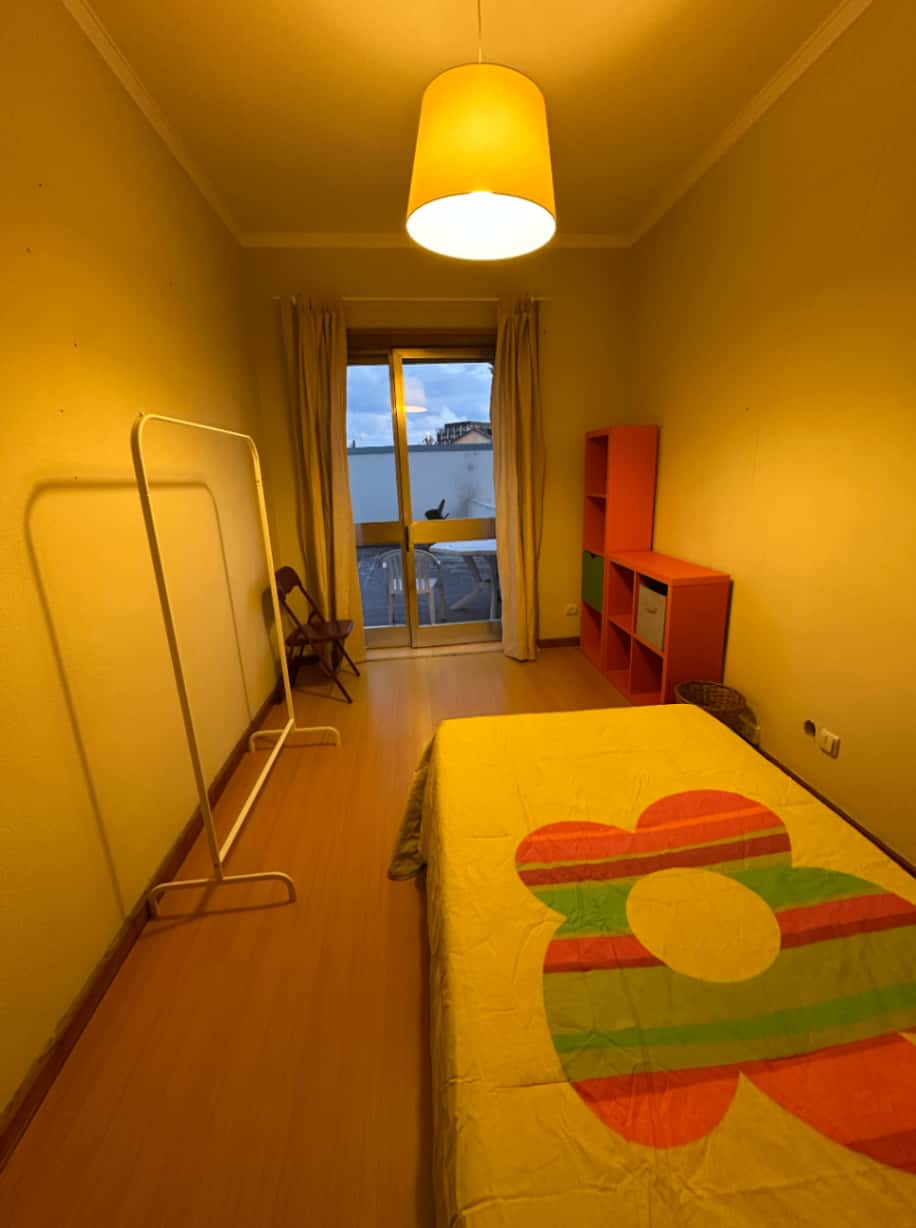 Room in a 4-bedroom apartment in Porto - Room 3