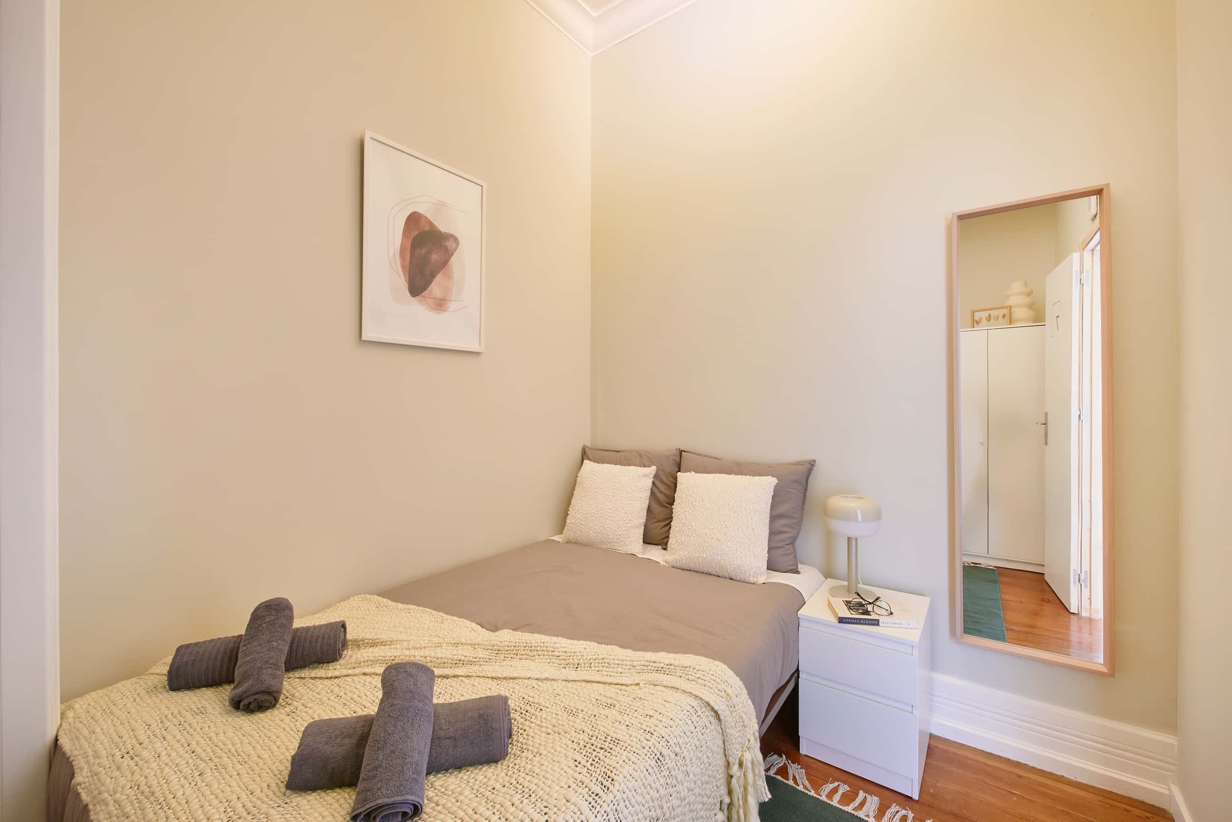 Interior Bedroom in a 7-bedroom apartment in Av. António Augusto Aguiar, Lisbon - Room 7