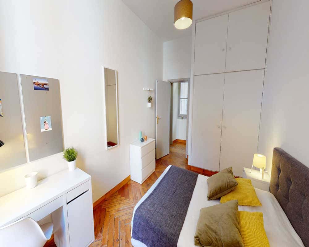 Chambre dans le rue Peyras