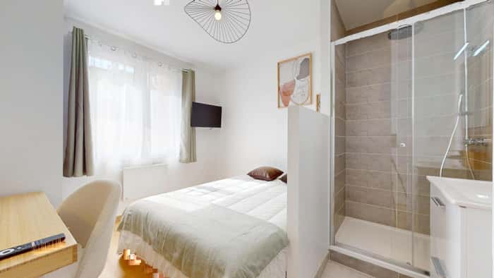 Listing photo thumbnail