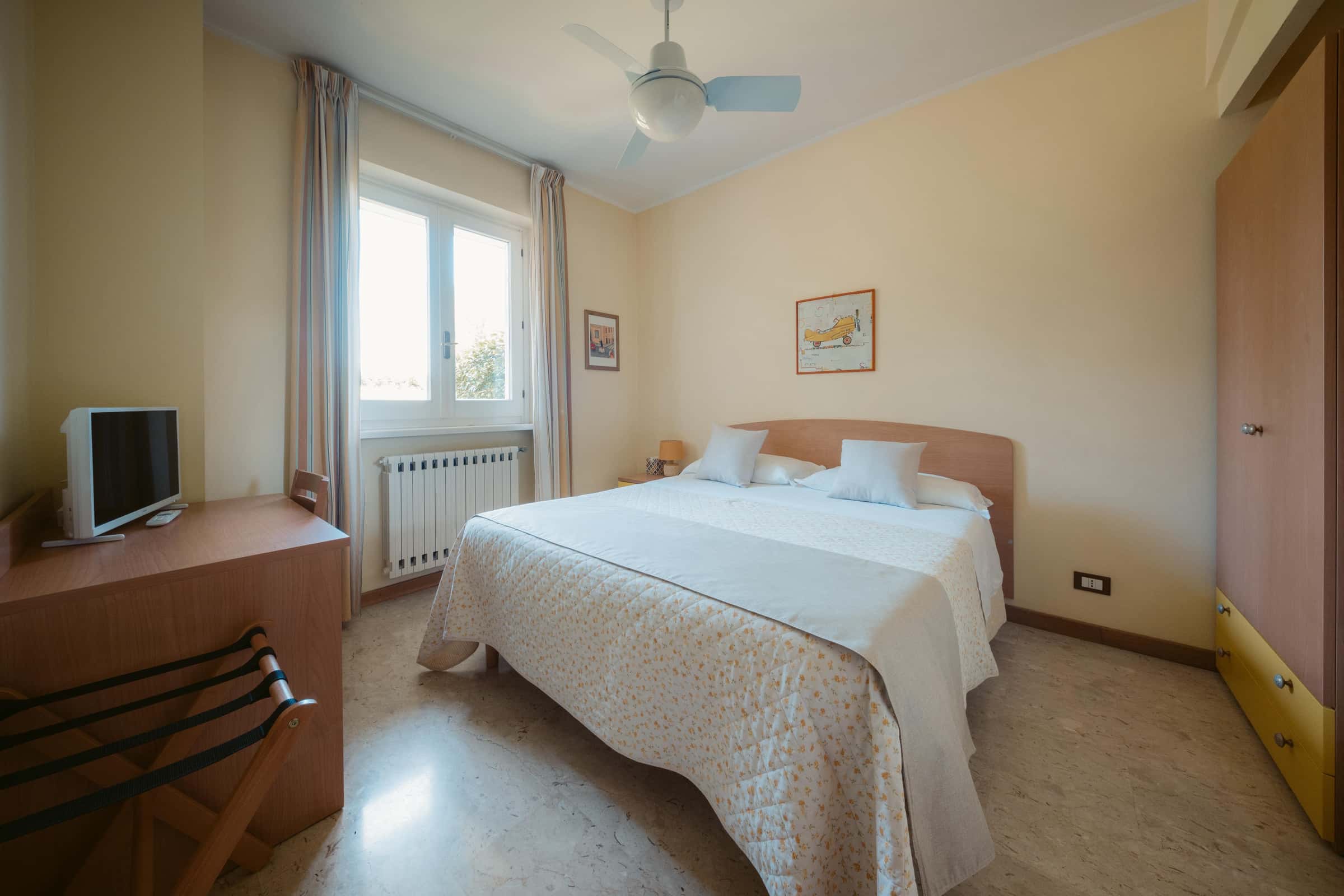Room in Via Gioia Tauro, Roma for 300 m² with 4 bedrooms