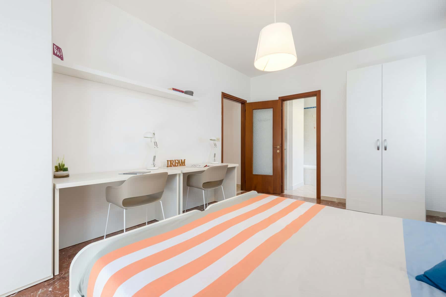 Stanza in Via Mario Morgantini, Verona di 120 m² con 4 camere