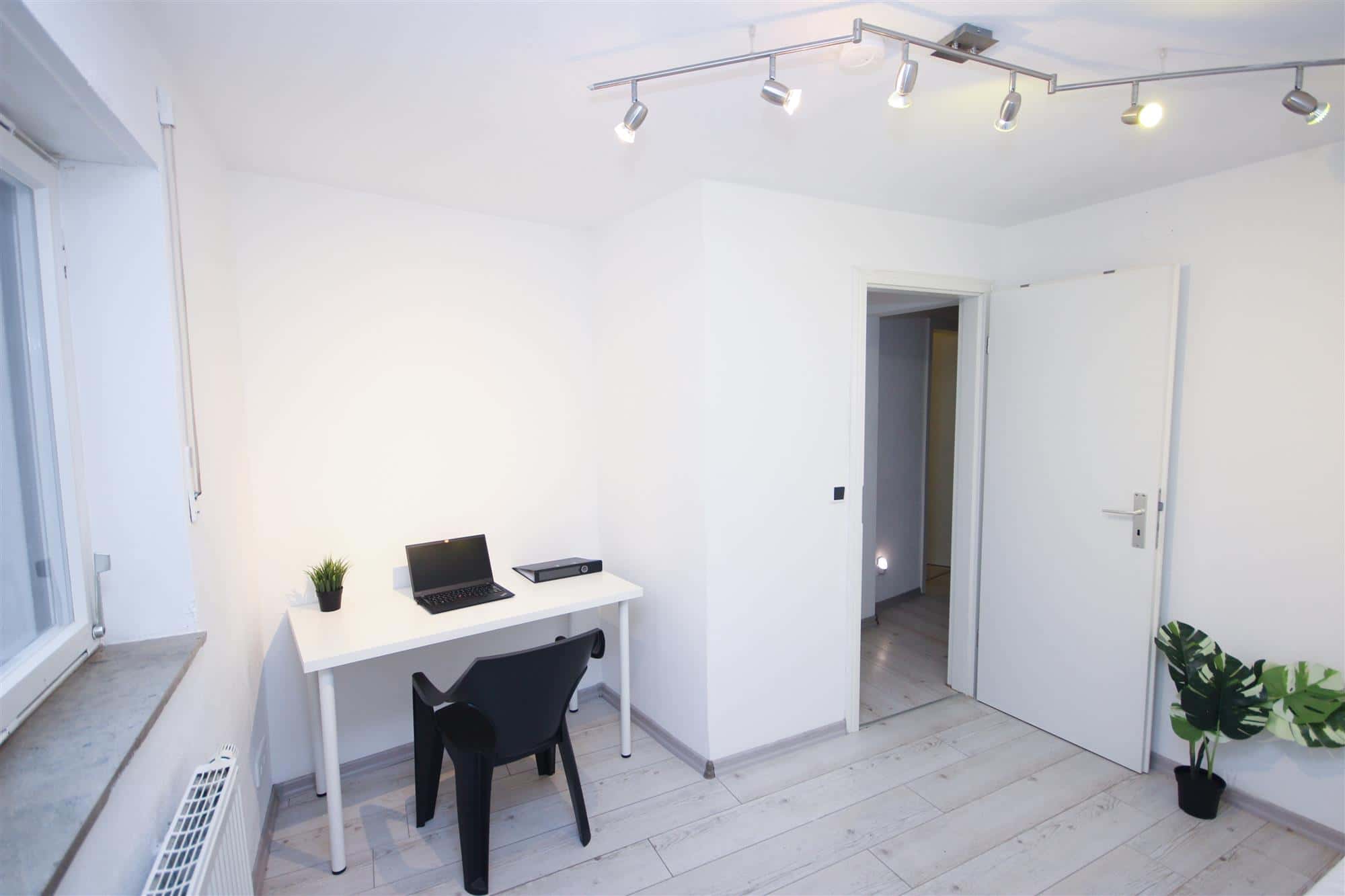 Habitación en Endersbacher Straße, Stuttgart para 60 m² con 4 dormitorios