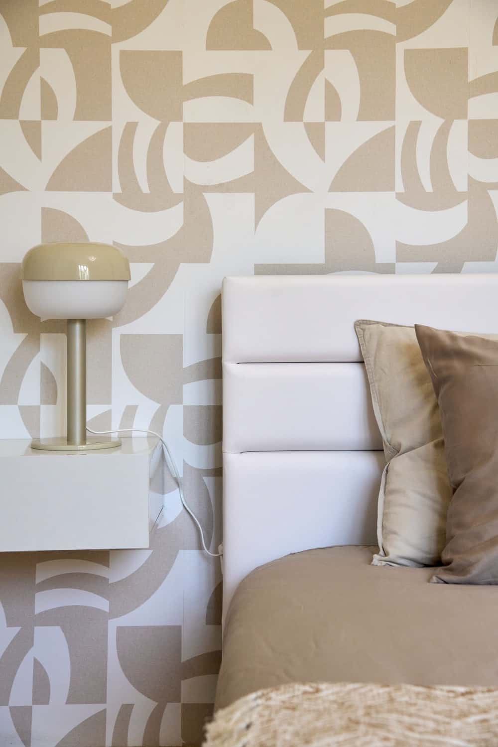Room 9 - 51. Av. João Crisóstomo 25 3