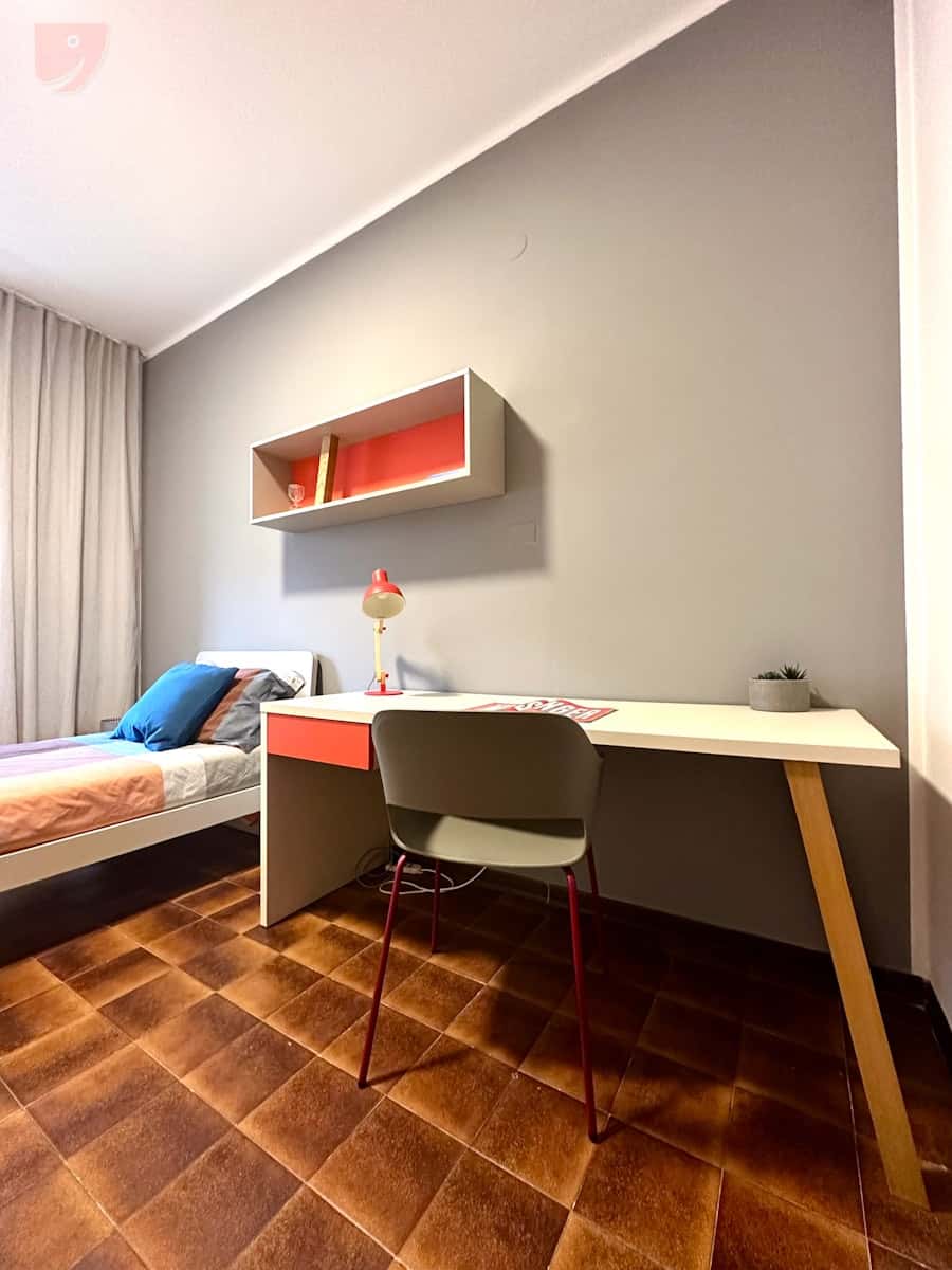 Zimmer in Via Milano, Trento für 97 m² mit 4 Schlafzimmer