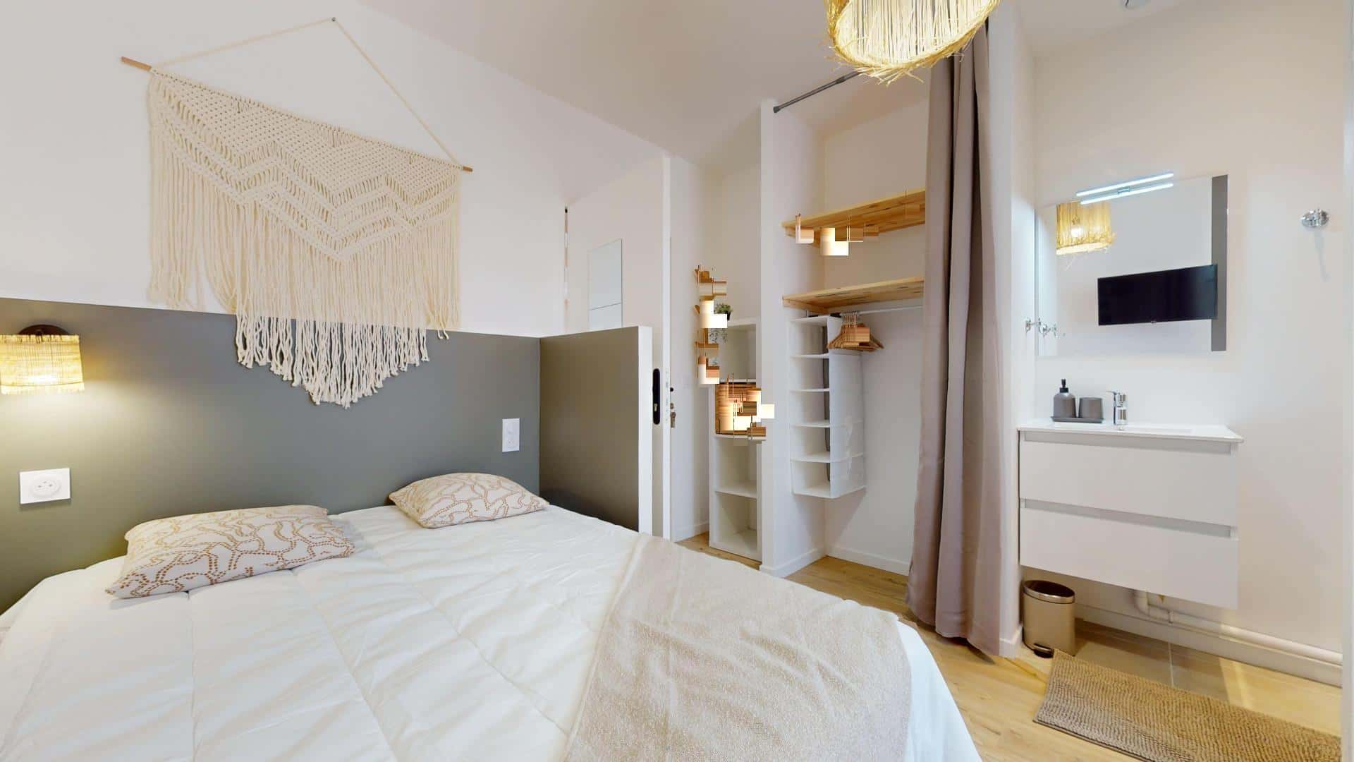 Chambre 5 - COMMANDANT MARCHAND MONTCHAT