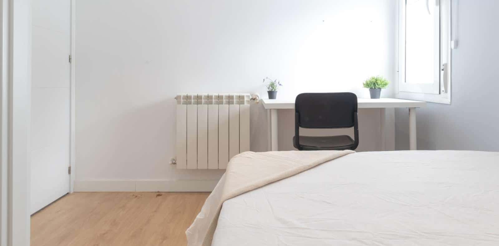 Double bed in Rooms for rent in 4-bedroom apartment in Arganzuela